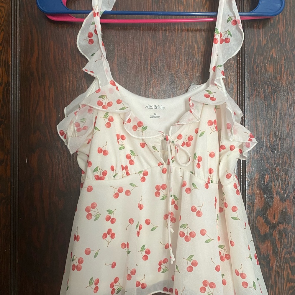 Women’s flowy cherry strap tank top NWOT
